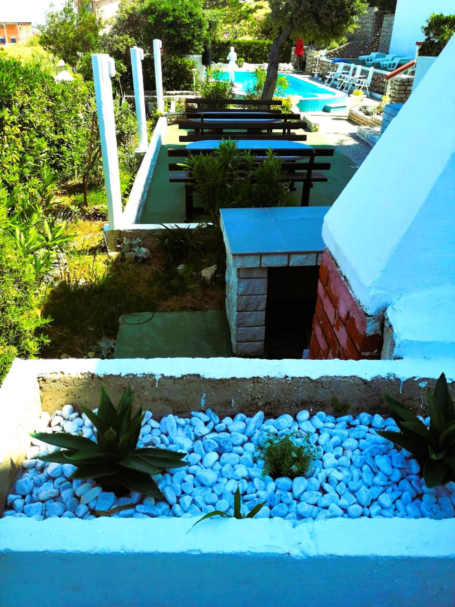 Family K&m Apartment Pag Town